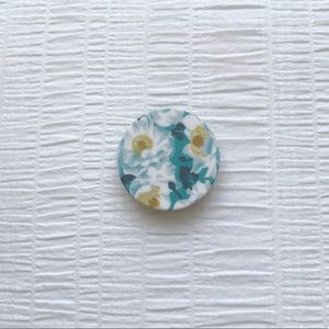 🔷White/Blue Floral Pop Socket